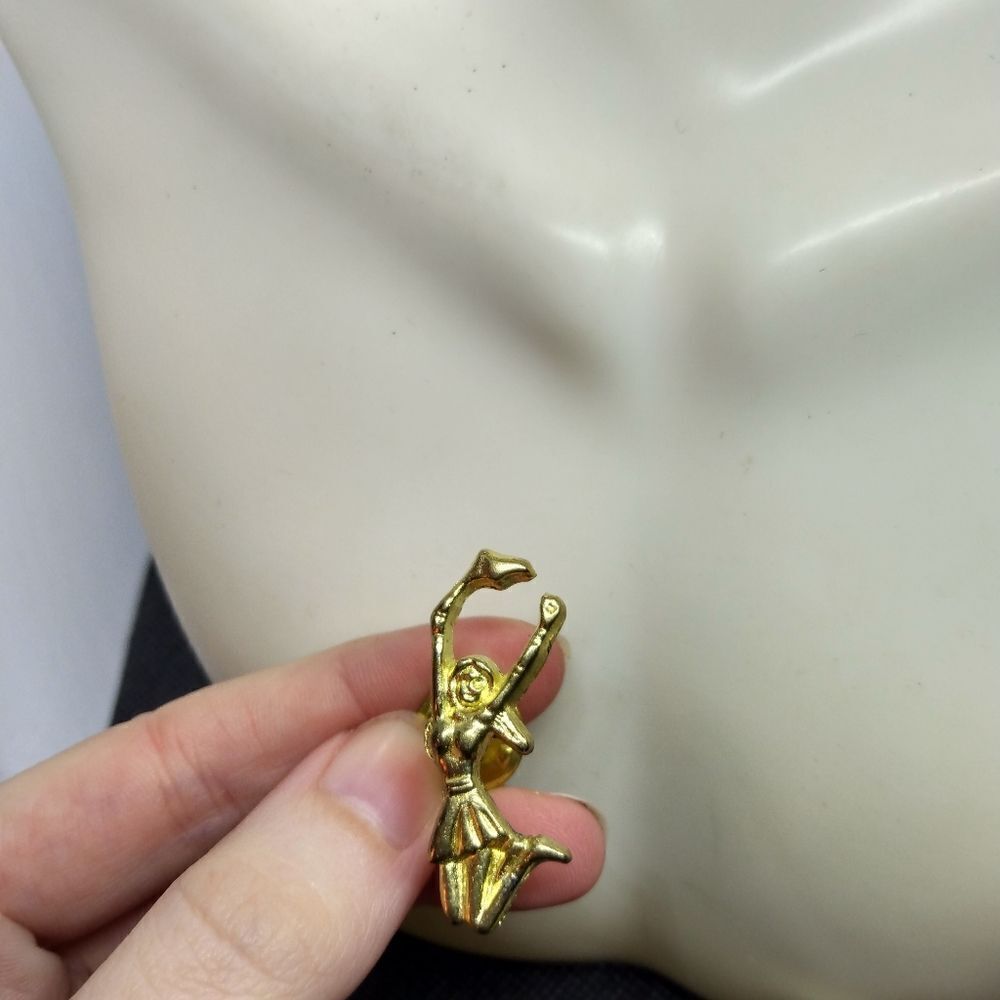 Gold‎ toned cheerleader 1950 brooch